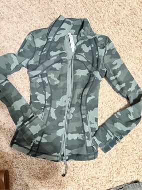 lululemon athletica Women’s Green Camo Zip-Up Utility Jacket